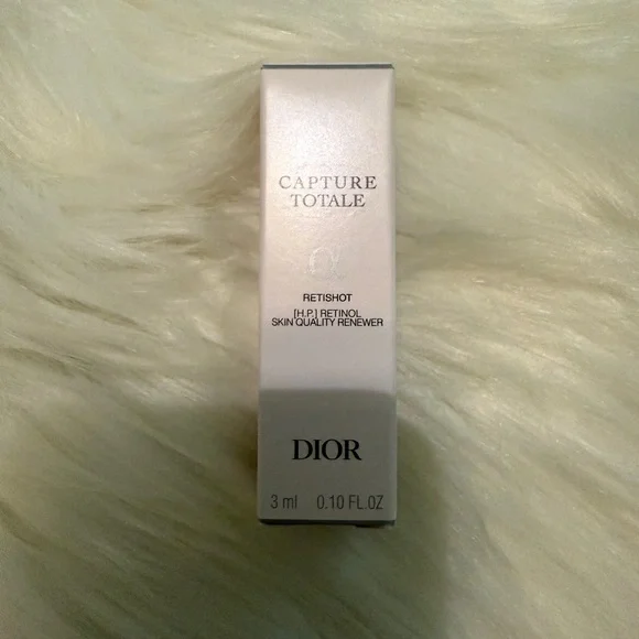 Brand new DIOR travel case comes with 3ml of Capture Totale Retishot - Picture 3 of 3